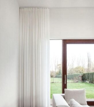 ستائر كلاسيك بسيطة بتصميم هادئ